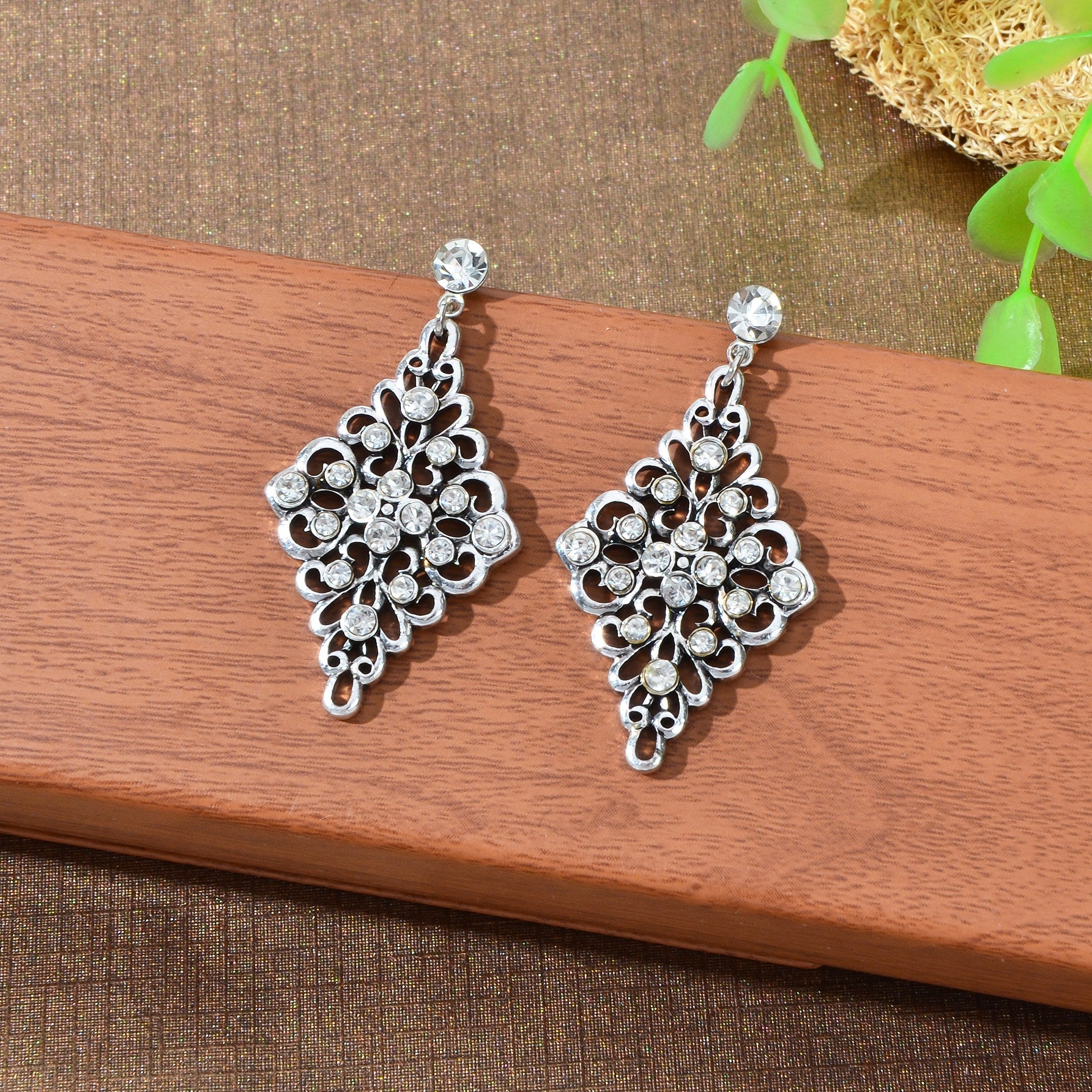 Vintage Rhinestone Decor Antique Silver Hollow Geometric Rhombus Dangle Earrings